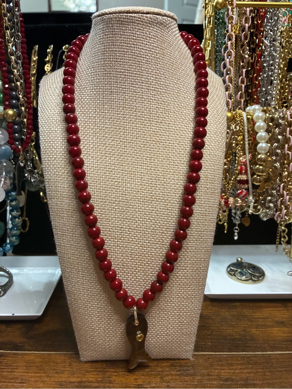 Red Beaded Pendant Fish Necklace - Elegant Women's Jewelry